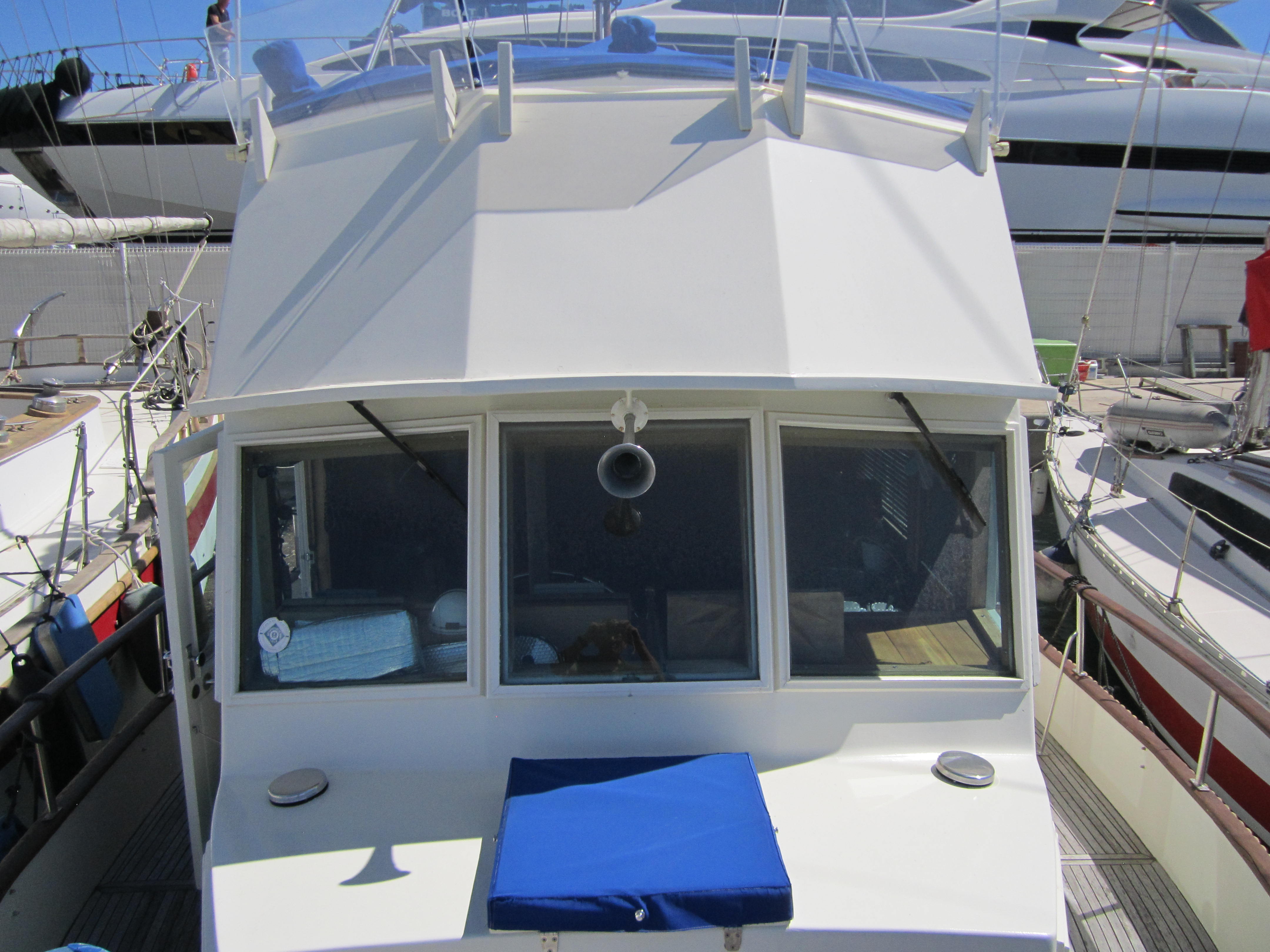 slider 35 American Marine Grand Banks 36